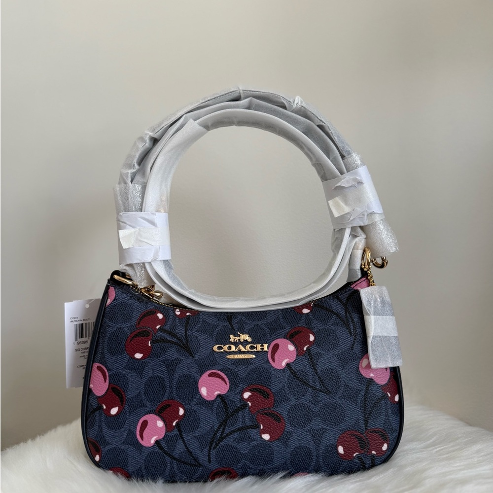 NWT Coach Teri Shoulder Bag In Signature Canvas With - Picture 6 of 8